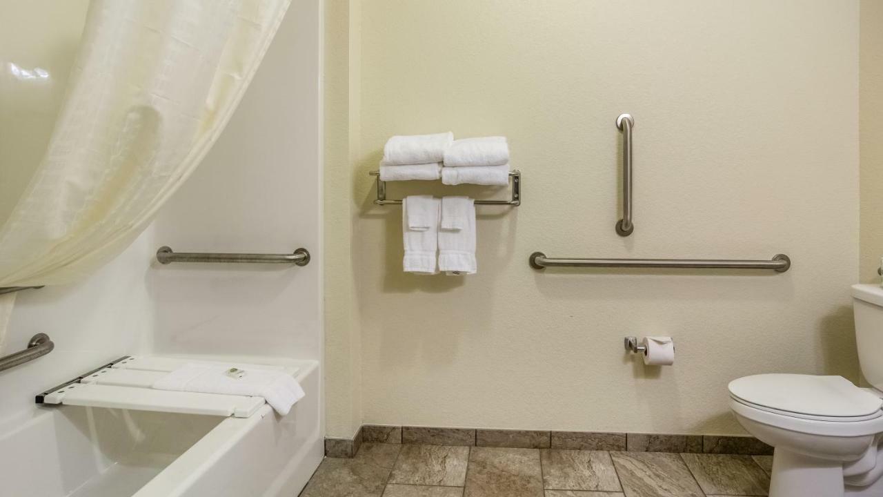 Cobblestone Hotel & Suites - Greenville Екстер'єр фото